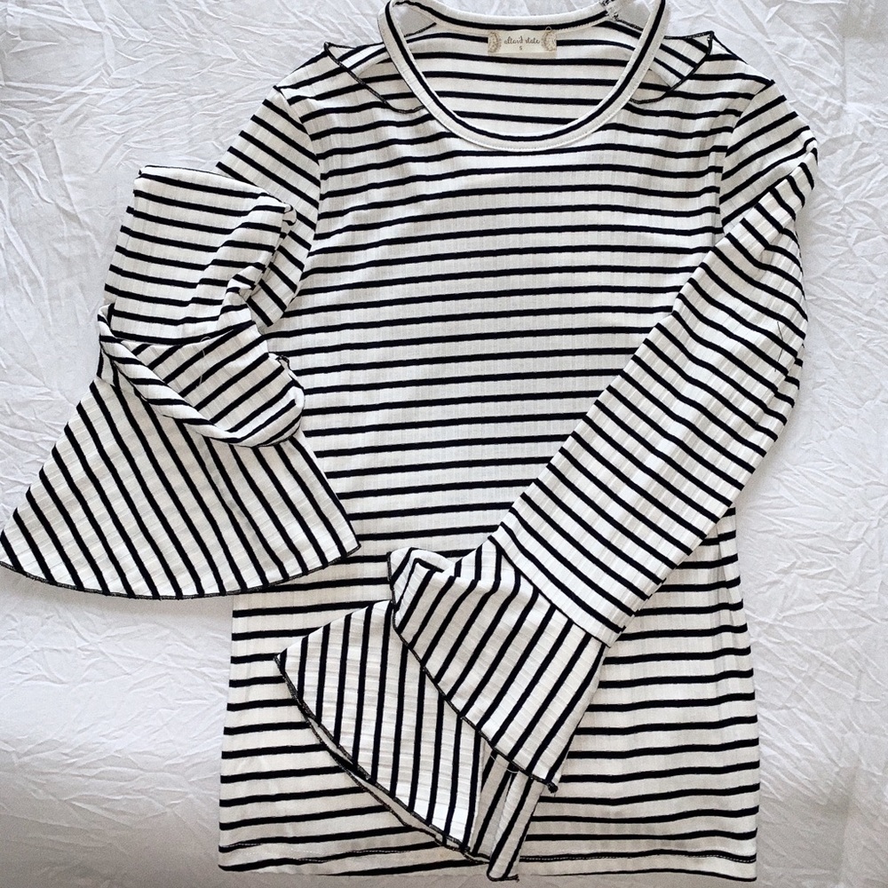 Long sleeve • cold shoulder top